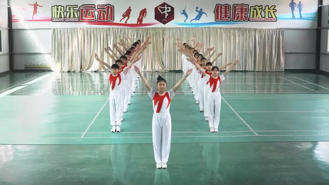 一起“舞动”青春！上海千余名中小学生“云端”齐做广播体操(图17)